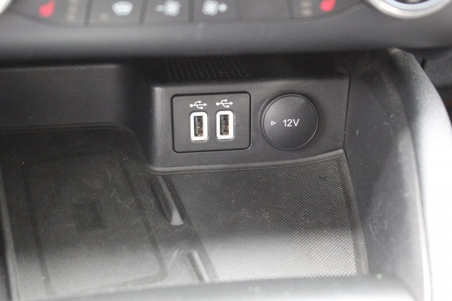 Ford Kuga 2.5 PHEV ST-Line X , 225pk , 1500kg Trekgewicht Naviagtie , Trekhaak , BenO audiosysteem , Camera Cruise control , Stoel en Voorruitverwarming