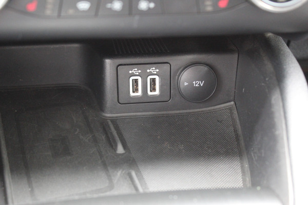 Ford Kuga 2.5 PHEV ST-Line X , 225pk , 1500kg Trekgewicht Naviagtie , Trekhaak , BenO audiosysteem , Camera Cruise control , Stoel en Voorruitverwarming