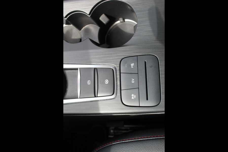 Ford Kuga 2.5 PHEV ST-Line X , 225pk , 1500kg Trekgewicht Naviagtie , Trekhaak , BenO audiosysteem , Camera Cruise control , Stoel en Voorruitverwarming