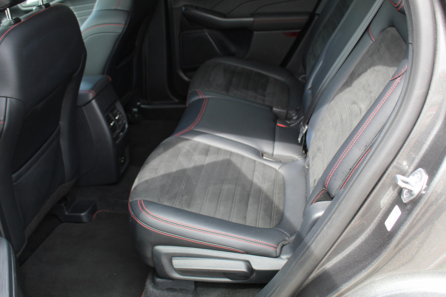 Ford Kuga 2.5 PHEV ST-Line X , 225pk , 1500kg Trekgewicht Naviagtie , Trekhaak , BenO audiosysteem , Camera Cruise control , Stoel en Voorruitverwarming