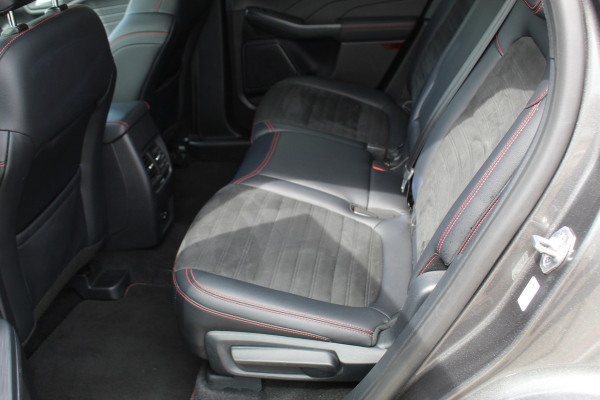 Ford Kuga 2.5 PHEV ST-Line X , 225pk , 1500kg Trekgewicht Naviagtie , Trekhaak , BenO audiosysteem , Camera Cruise control , Stoel en Voorruitverwarming