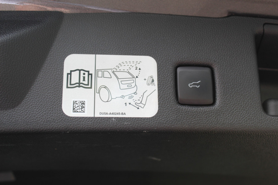 Ford Kuga 2.5 PHEV ST-Line X , 225pk , 1500kg Trekgewicht Naviagtie , Trekhaak , BenO audiosysteem , Camera Cruise control , Stoel en Voorruitverwarming