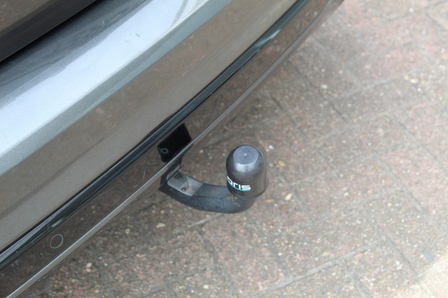 Ford Kuga 2.5 PHEV ST-Line X , 225pk , 1500kg Trekgewicht Naviagtie , Trekhaak , BenO audiosysteem , Camera Cruise control , Stoel en Voorruitverwarming
