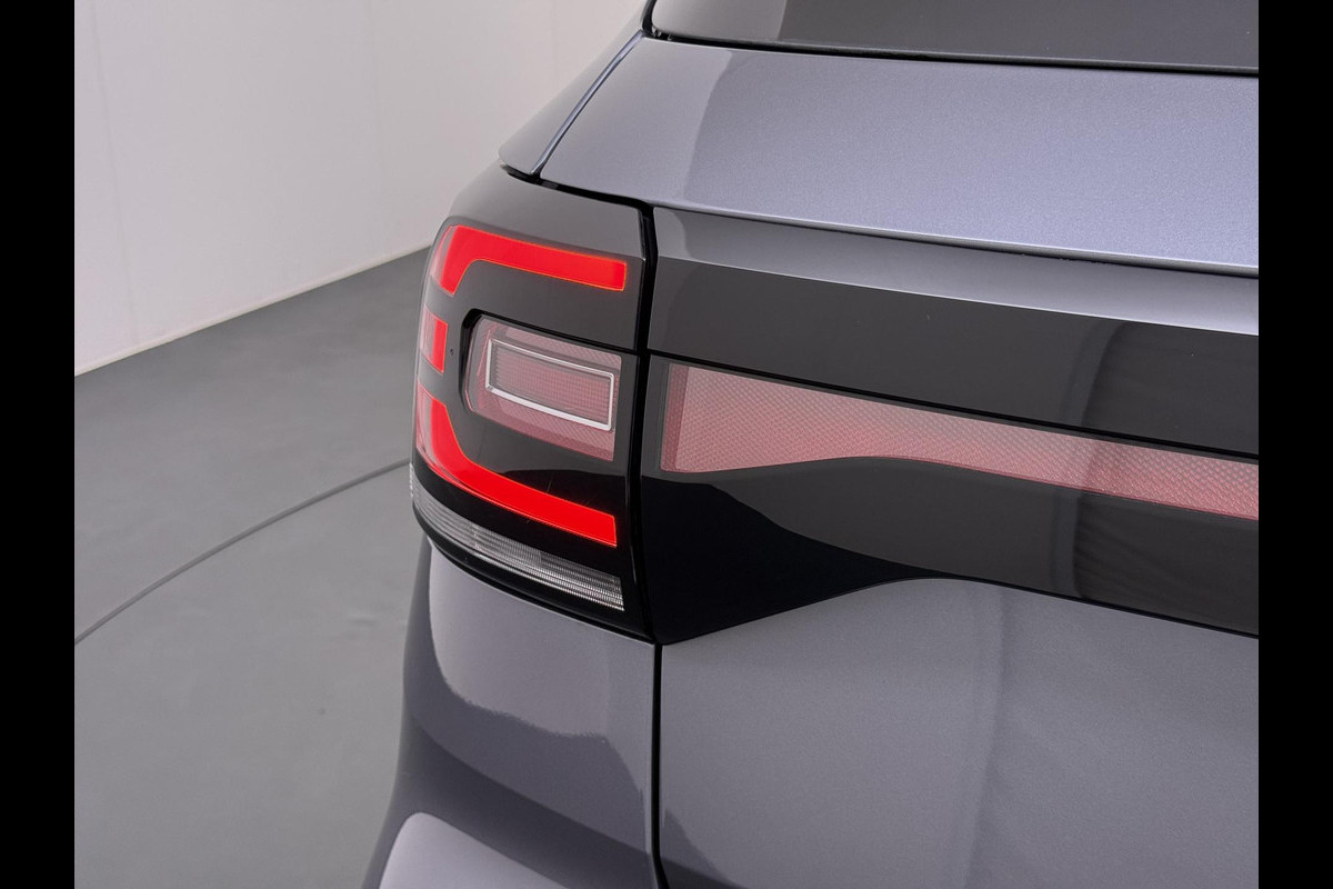 Volkswagen T-Cross 1.0 TSI R-Line AUTOMAAT | CAMERA | FULL LED | KEYLESS START & GO | ADAPTIEVE CRUISE CONTROL | DIGITAL DASHBOARD | DODEHOEKDETECTIE | DIRECT LEVERBAAR MET 12 MND BOVAG GARANTIE |