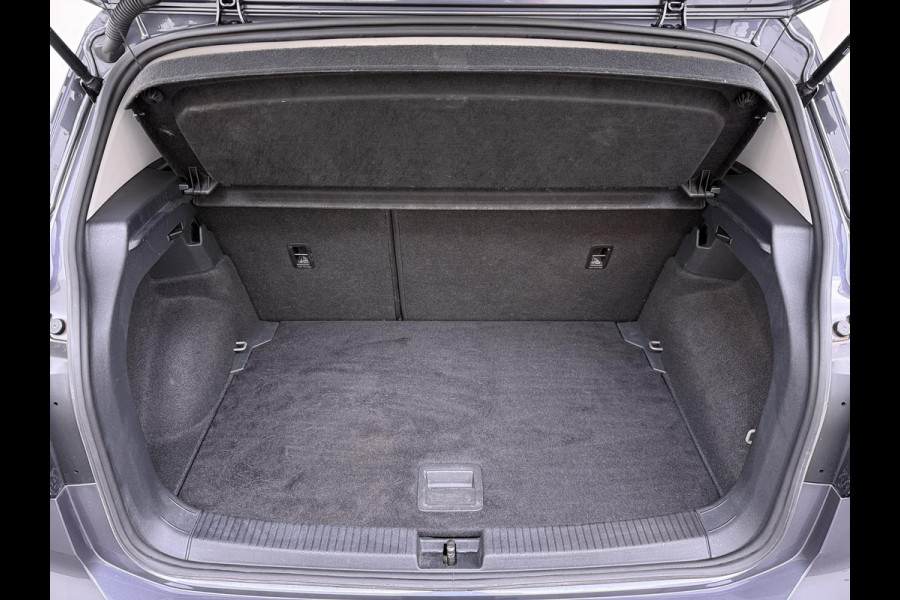 Volkswagen T-Cross 1.0 TSI R-Line AUTOMAAT | CAMERA | FULL LED | KEYLESS START & GO | ADAPTIEVE CRUISE CONTROL | DIGITAL DASHBOARD | DODEHOEKDETECTIE | DIRECT LEVERBAAR MET 12 MND BOVAG GARANTIE |