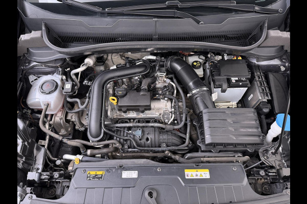 Volkswagen T-Cross 1.0 TSI R-Line AUTOMAAT | CAMERA | FULL LED | KEYLESS START & GO | ADAPTIEVE CRUISE CONTROL | DIGITAL DASHBOARD | DODEHOEKDETECTIE | DIRECT LEVERBAAR MET 12 MND BOVAG GARANTIE |