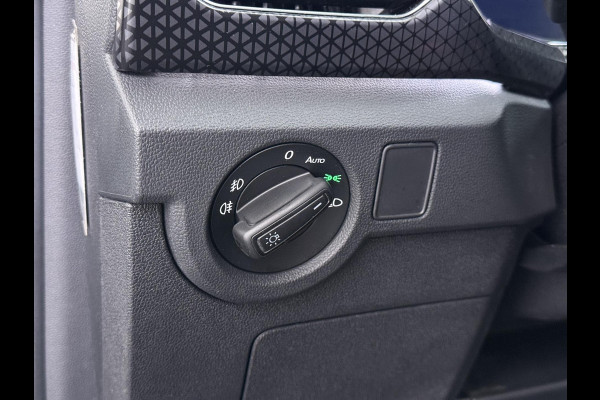 Volkswagen T-Cross 1.0 TSI R-Line AUTOMAAT | CAMERA | FULL LED | KEYLESS START & GO | ADAPTIEVE CRUISE CONTROL | DIGITAL DASHBOARD | DODEHOEKDETECTIE | DIRECT LEVERBAAR MET 12 MND BOVAG GARANTIE |