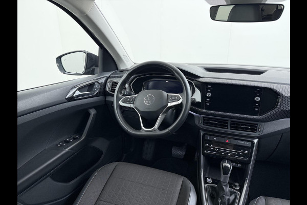 Volkswagen T-Cross 1.0 TSI R-Line AUTOMAAT | CAMERA | FULL LED | KEYLESS START & GO | ADAPTIEVE CRUISE CONTROL | DIGITAL DASHBOARD | DODEHOEKDETECTIE | DIRECT LEVERBAAR MET 12 MND BOVAG GARANTIE |