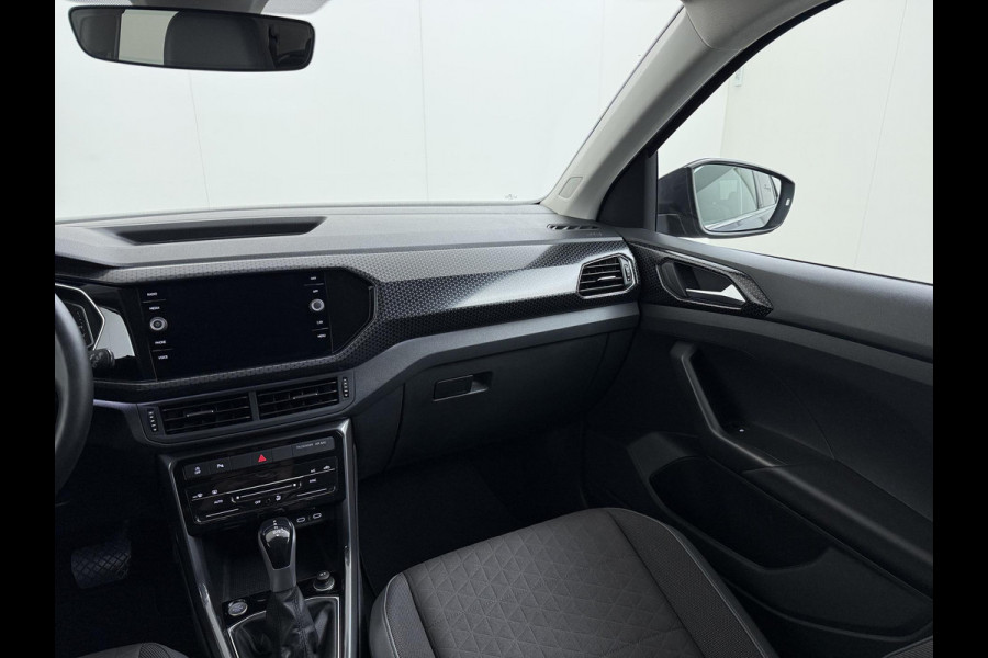 Volkswagen T-Cross 1.0 TSI R-Line AUTOMAAT | CAMERA | FULL LED | KEYLESS START & GO | ADAPTIEVE CRUISE CONTROL | DIGITAL DASHBOARD | DODEHOEKDETECTIE | DIRECT LEVERBAAR MET 12 MND BOVAG GARANTIE |