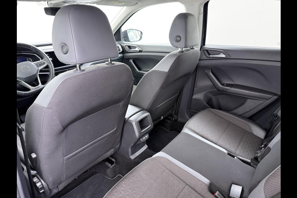 Volkswagen T-Cross 1.0 TSI R-Line AUTOMAAT | CAMERA | FULL LED | KEYLESS START & GO | ADAPTIEVE CRUISE CONTROL | DIGITAL DASHBOARD | DODEHOEKDETECTIE | DIRECT LEVERBAAR MET 12 MND BOVAG GARANTIE |