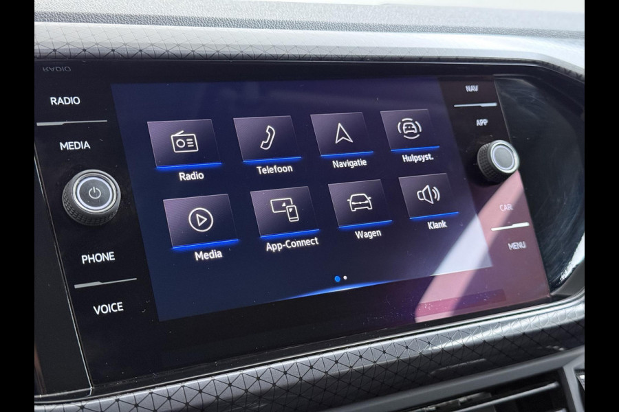 Volkswagen T-Cross 1.0 TSI R-Line AUTOMAAT | CAMERA | FULL LED | KEYLESS START & GO | ADAPTIEVE CRUISE CONTROL | DIGITAL DASHBOARD | DODEHOEKDETECTIE | DIRECT LEVERBAAR MET 12 MND BOVAG GARANTIE |
