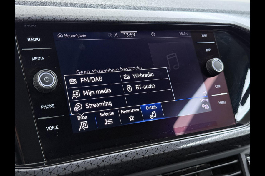 Volkswagen T-Cross 1.0 TSI R-Line AUTOMAAT | CAMERA | FULL LED | KEYLESS START & GO | ADAPTIEVE CRUISE CONTROL | DIGITAL DASHBOARD | DODEHOEKDETECTIE | DIRECT LEVERBAAR MET 12 MND BOVAG GARANTIE |