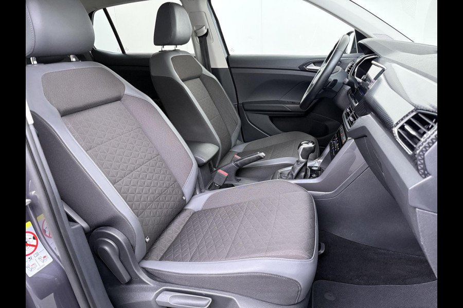 Volkswagen T-Cross 1.0 TSI R-Line AUTOMAAT | CAMERA | FULL LED | KEYLESS START & GO | ADAPTIEVE CRUISE CONTROL | DIGITAL DASHBOARD | DODEHOEKDETECTIE | DIRECT LEVERBAAR MET 12 MND BOVAG GARANTIE |