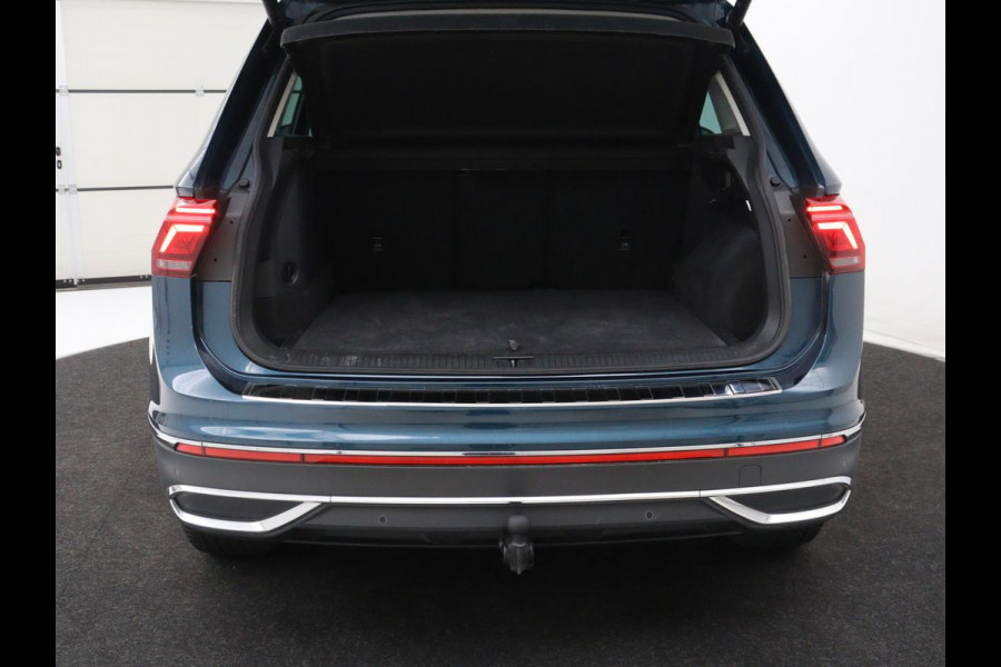 Volkswagen Tiguan 1.4 TSI eHybrid Elegance Exclusive | SOH 88% | Panoramadak | Leder | Stoelverwarming | 360 Camera | Virtual Cockpit | Adaptive cruise | Carplay | Sfeerverlichting | Navigatie | Matrix LED | PHEV | Plug In