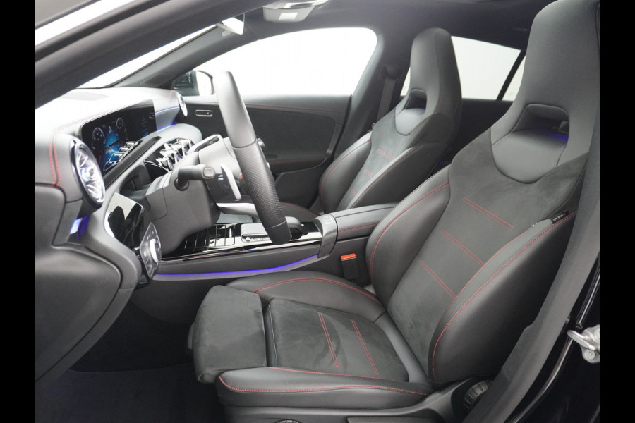 Mercedes-Benz CLA-Klasse Shooting Brake 200 AMG 164pk // Panoramadak // Sfeerverlichting // Privacy Glas // 19" Velgen // Carplay // Augmented Reality