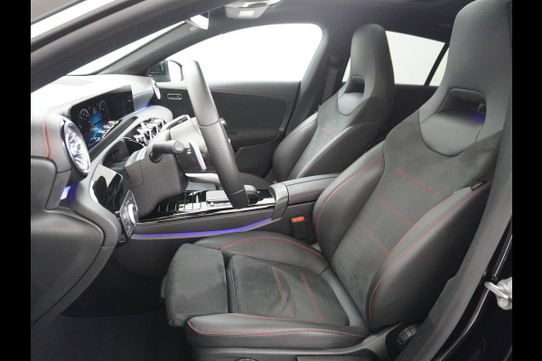 Mercedes-Benz CLA-Klasse Shooting Brake 200 AMG 164pk // Panoramadak // Sfeerverlichting // Privacy Glas // 19" Velgen // Carplay // Augmented Reality