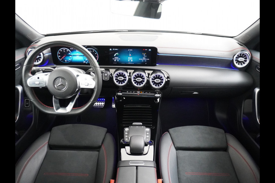 Mercedes-Benz CLA-Klasse Shooting Brake 200 AMG 164pk // Panoramadak // Sfeerverlichting // Privacy Glas // 19" Velgen // Carplay // Augmented Reality