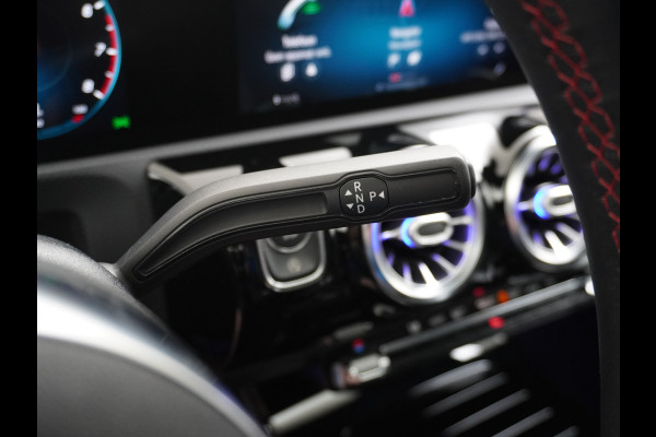 Mercedes-Benz CLA-Klasse Shooting Brake 200 AMG 164pk // Panoramadak // Sfeerverlichting // Privacy Glas // 19" Velgen // Carplay // Augmented Reality