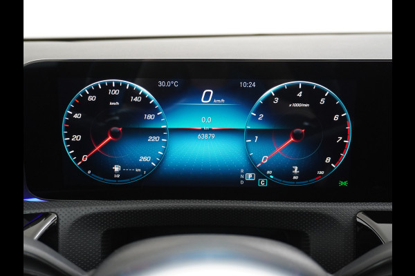 Mercedes-Benz CLA-Klasse Shooting Brake 200 AMG 164pk // Panoramadak // Sfeerverlichting // Privacy Glas // 19" Velgen // Carplay // Augmented Reality