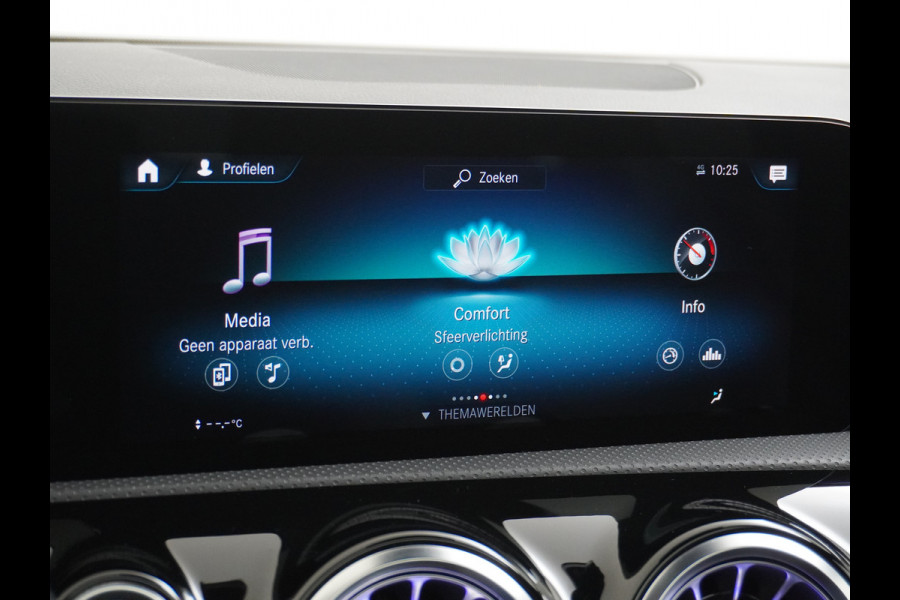 Mercedes-Benz CLA-Klasse Shooting Brake 200 AMG 164pk // Panoramadak // Sfeerverlichting // Privacy Glas // 19" Velgen // Carplay // Augmented Reality
