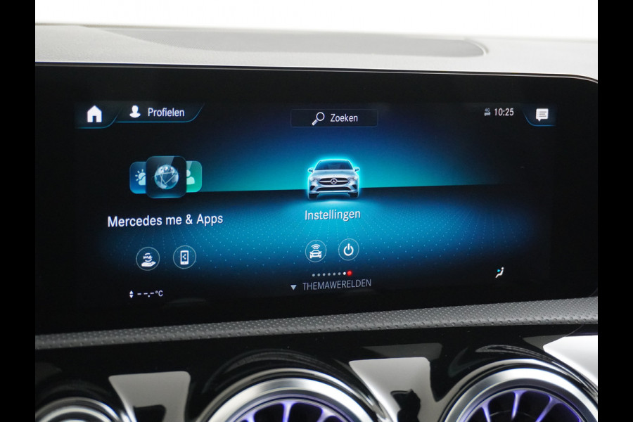Mercedes-Benz CLA-Klasse Shooting Brake 200 AMG 164pk // Panoramadak // Sfeerverlichting // Privacy Glas // 19" Velgen // Carplay // Augmented Reality