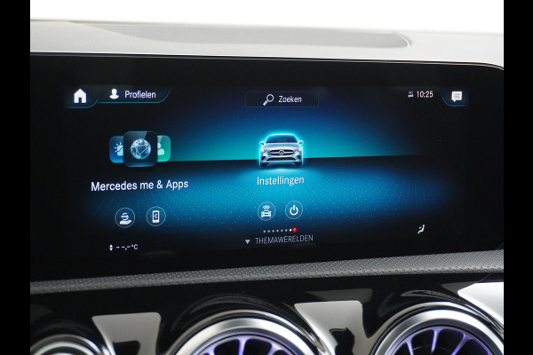 Mercedes-Benz CLA-Klasse Shooting Brake 200 AMG 164pk // Panoramadak // Sfeerverlichting // Privacy Glas // 19" Velgen // Carplay // Augmented Reality