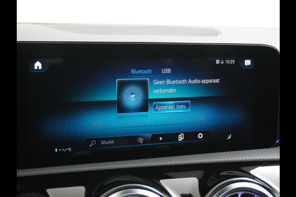 Mercedes-Benz CLA-Klasse Shooting Brake 200 AMG 164pk // Panoramadak // Sfeerverlichting // Privacy Glas // 19" Velgen // Carplay // Augmented Reality