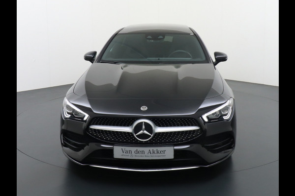 Mercedes-Benz CLA-Klasse Shooting Brake 200 AMG 164pk // Panoramadak // Sfeerverlichting // Privacy Glas // 19" Velgen // Carplay // Augmented Reality