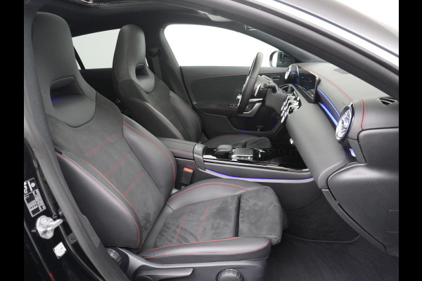 Mercedes-Benz CLA-Klasse Shooting Brake 200 AMG 164pk // Panoramadak // Sfeerverlichting // Privacy Glas // 19" Velgen // Carplay // Augmented Reality