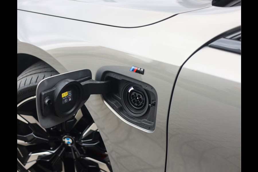 BMW 5 Serie Touring 550e xDrive | M Performance - Trekhaak - Bowers & Wilkins