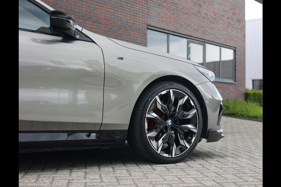 BMW 5 Serie Touring 550e xDrive | M Performance - Trekhaak - Bowers & Wilkins