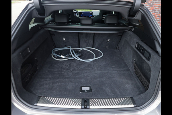 BMW 5 Serie Touring 550e xDrive | M Performance - Trekhaak - Bowers & Wilkins
