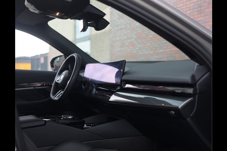 BMW 5 Serie Touring 550e xDrive | M Performance - Trekhaak - Bowers & Wilkins