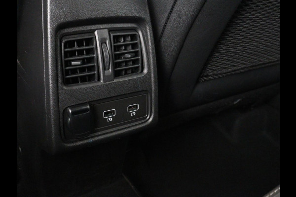 Renault Captur 1.0 TCe 90 Intens | Trekhaak | Carplay | Navigatie | Half leder | Keyless | Climate control | Parkeerhulp | Cruise control | Bluetooth | DAB | Getint glas