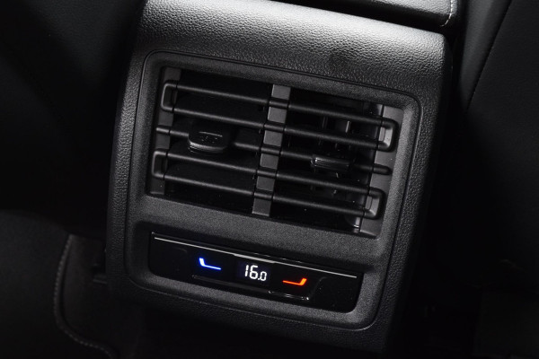 Volkswagen Golf 1.5 eTSI Goal|ACC|Sfeer|Carplay|Stuur+stoelvw.