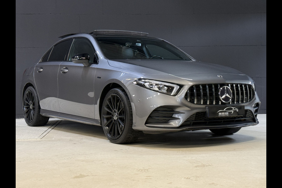 Mercedes-Benz A-Klasse 250 e Premium AMG | Panoramadak | Sfeerverlichting | Camera
