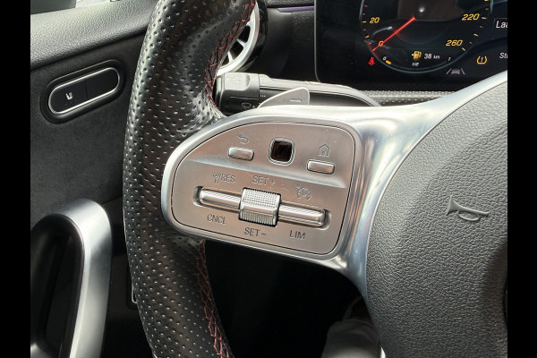 Mercedes-Benz A-Klasse 250 e Premium AMG | Panoramadak | Sfeerverlichting | Camera