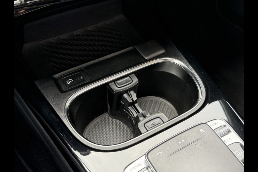 Mercedes-Benz A-Klasse 250 e Premium AMG | Panoramadak | Sfeerverlichting | Camera