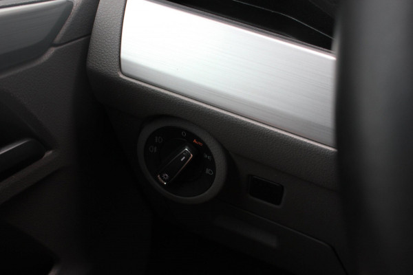 Volkswagen Transporter 2.0 TDI L2H1 199PK JB-EDITION DSG / PDC / SCHROEFSET / LEDEREN BEKLEDING / FULL / APPLE CARPLAY / NAVIGATIE
