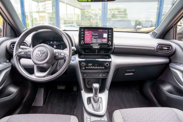 Toyota Yaris Cross 1.5 Hybrid Active|Prijs rijklaar incl 12 mnd garantie|Camera Carplay Stoel,-stuurverw. Privacy glass 17"Lmv