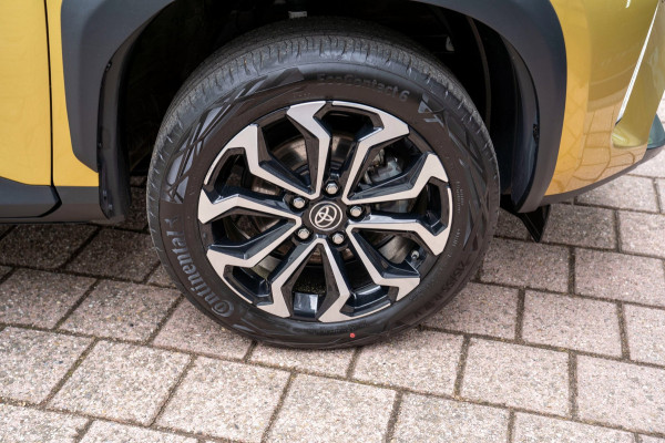 Toyota Yaris Cross 1.5 Hybrid Active|Prijs rijklaar incl 12 mnd garantie|Camera Carplay Stoel,-stuurverw. Privacy glass 17"Lmv