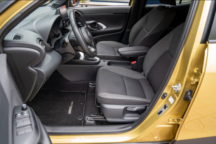 Toyota Yaris Cross 1.5 Hybrid Active|Prijs rijklaar incl 12 mnd garantie|Camera Carplay Stoel,-stuurverw. Privacy glass 17"Lmv