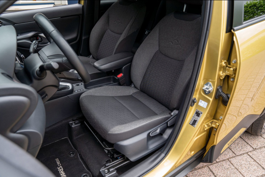Toyota Yaris Cross 1.5 Hybrid Active|Prijs rijklaar incl 12 mnd garantie|Camera Carplay Stoel,-stuurverw. Privacy glass 17"Lmv