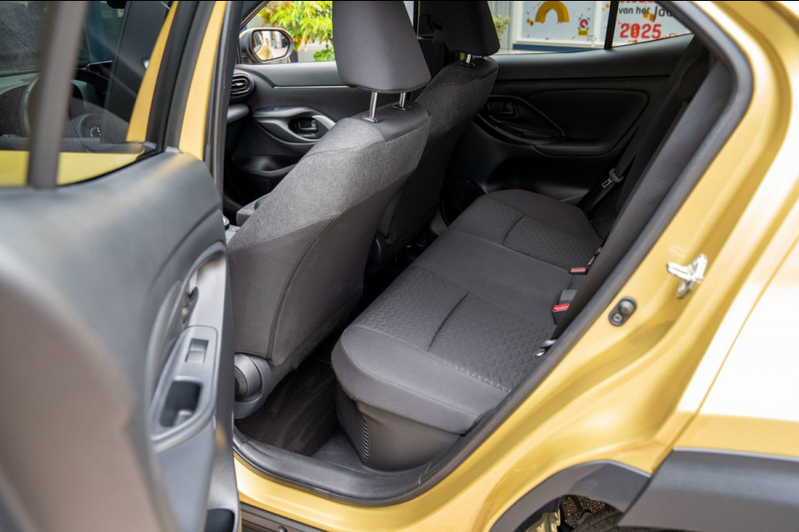 Toyota Yaris Cross 1.5 Hybrid Active|Prijs rijklaar incl 12 mnd garantie|Camera Carplay Stoel,-stuurverw. Privacy glass 17"Lmv
