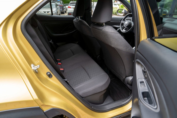 Toyota Yaris Cross 1.5 Hybrid Active|Prijs rijklaar incl 12 mnd garantie|Camera Carplay Stoel,-stuurverw. Privacy glass 17"Lmv