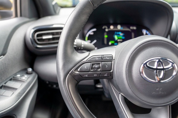 Toyota Yaris Cross 1.5 Hybrid Active|Prijs rijklaar incl 12 mnd garantie|Camera Carplay Stoel,-stuurverw. Privacy glass 17"Lmv