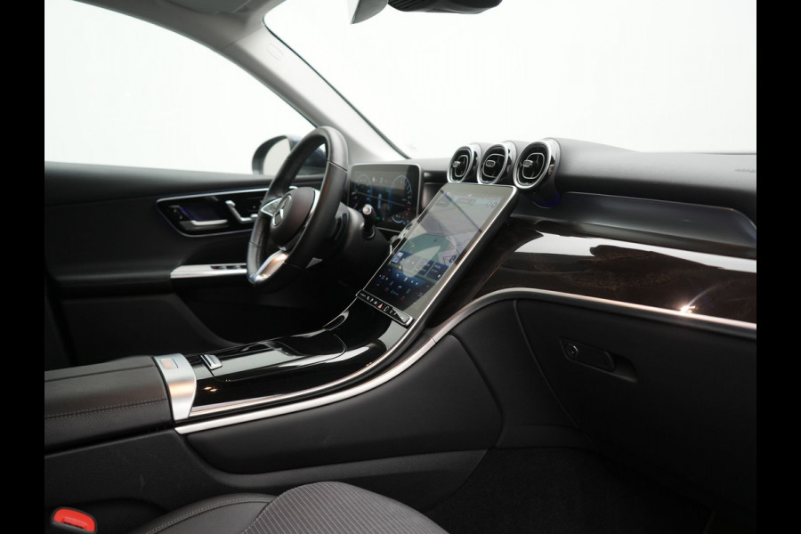 Mercedes-Benz GLC 300e 4MATIC Avantgarde PHEV 313pk Dealer O.H. | Adaptive Cruise | Camera | Digital LED | Sportstoelen Memory & Verwarmd | Stuur Verwarmd | Sfeerverlichting | Apple Carplay | Blis | Navigatie | MBUX | DAB | Plug In Hybrid |