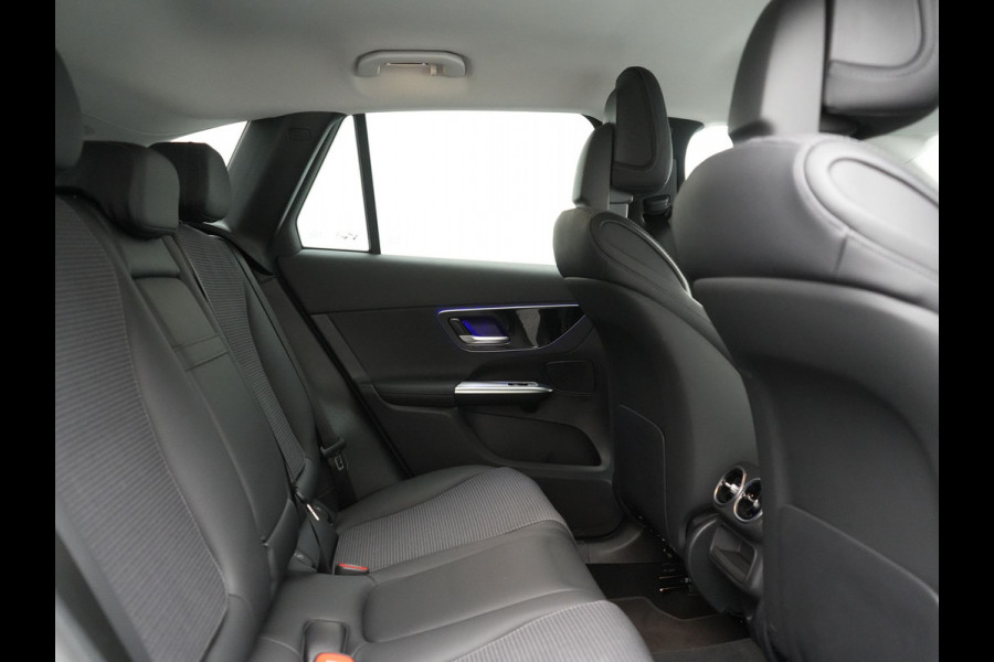 Mercedes-Benz GLC 300e 4MATIC Avantgarde PHEV 313pk Dealer O.H. | Adaptive Cruise | Camera | Digital LED | Sportstoelen Memory & Verwarmd | Stuur Verwarmd | Sfeerverlichting | Apple Carplay | Blis | Navigatie | MBUX | DAB | Plug In Hybrid |