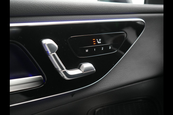 Mercedes-Benz GLC 300e 4MATIC Avantgarde PHEV 313pk Dealer O.H. | Adaptive Cruise | Camera | Digital LED | Sportstoelen Memory & Verwarmd | Stuur Verwarmd | Sfeerverlichting | Apple Carplay | Blis | Navigatie | MBUX | DAB | Plug In Hybrid |