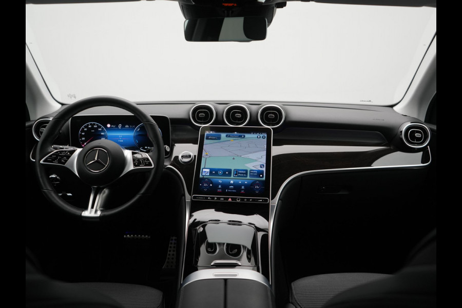 Mercedes-Benz GLC 300e 4MATIC Avantgarde PHEV 313pk Dealer O.H. | Adaptive Cruise | Camera | Digital LED | Sportstoelen Memory & Verwarmd | Stuur Verwarmd | Sfeerverlichting | Apple Carplay | Blis | Navigatie | MBUX | DAB | Plug In Hybrid |